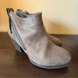 Torrid Women’s Grey Suede Ankle Boots Stacked Heel Side Zip Size 9W